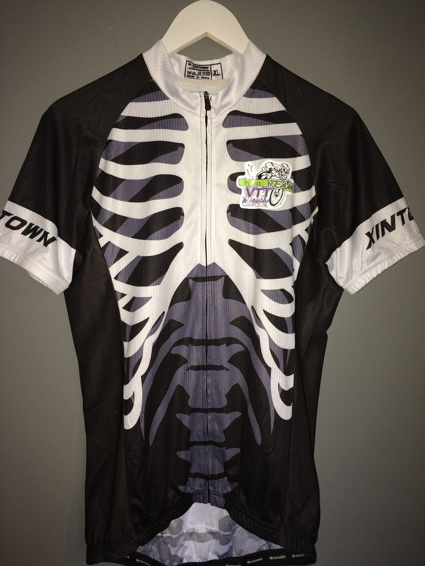 Notre maillot avec son nouveau flocage